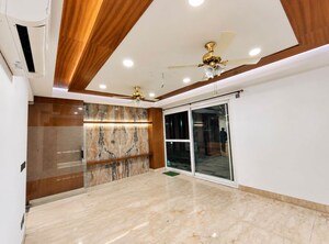 Room in 3 BHK Builder Floor at Defence Colony – for Rent
