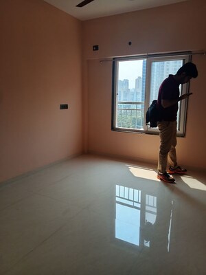 Room in 3 BHK Apartment at Goregaon West – for Rent