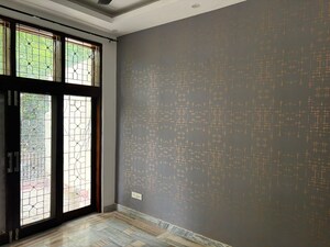 Room in 3 BHK Builder Floor at South Extension – for Rent
