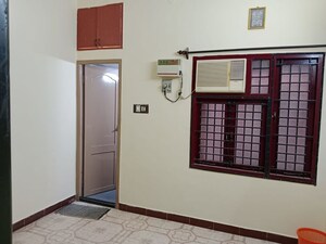 Room in 3 BHK Independent House at Adyar – for Rent