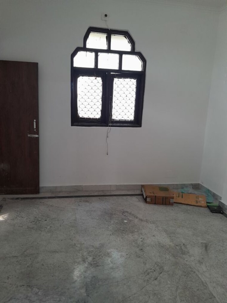 Bathroom, rohini sector 16 2 Bedroom 85 Sq.Yd. Builder Floor In Rohini Sector 16 Delhi 10776558