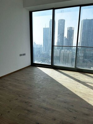 Room in 4 BHK Apartment at Rustomjee Crown, Prabhadevi – for Rent