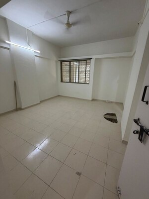 Room in 2 BHK Apartment at Kedarnath Homes, Kothrud – for Rent