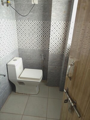 Bathroom in 1 RK Builder Floor at Sector 57 – for Rent