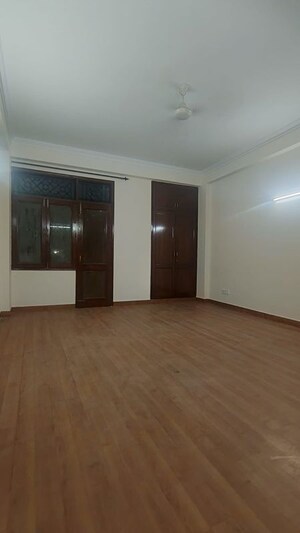 Room in 4 BHK Builder Floor at Greater Kailash I – for Rent