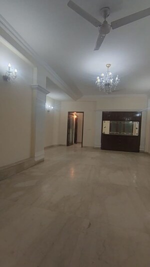 Room in 4 BHK Builder Floor at Greater Kailash I – for Rent