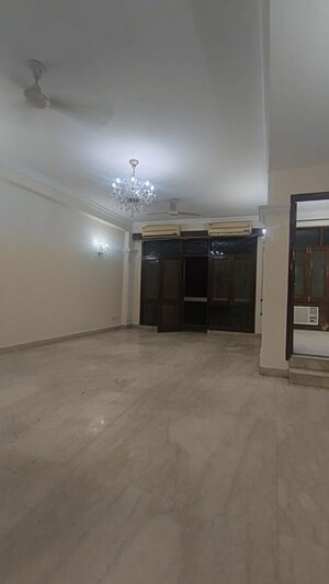 Room in 4 BHK Builder Floor at Greater Kailash I – for Rent