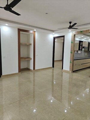 Room in 3.5 BHK Apartment at Ambience Creacions, Sector 22 – for Rent