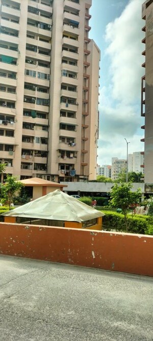 2.5 BHK Apartment For Sale in SRS Royal Hills, Sector 87