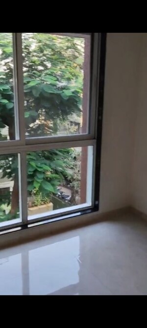 Room in 2 BHK Apartment at Om Shivkrupa CHS, Vile Parle East – for Rent