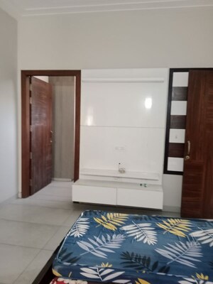 Room in 3 BHK Builder Floor at Sector 18 – for Rent
