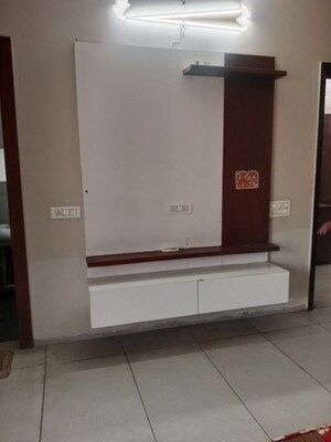 Room in 3 BHK Builder Floor at Sector 18 – for Rent