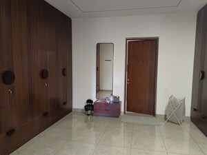 Room in 4 BHK Builder Floor at Jubilee Hills – for Rent