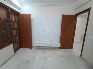 Room in 3 BHK Builder Floor at Sector 51 – for Rent