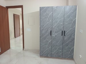 Room in 3 BHK Builder Floor at Sector 51 – for Rent