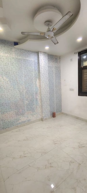 Room in 2 BHK Builder Floor at Dwarka Mor – for Rent