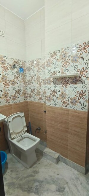 Furnished Amenities in 2 BHK Builder Floor at Dwarka Mor – for Rent