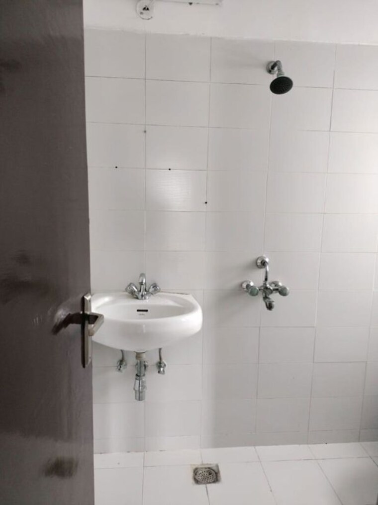 Bathroom, bptp-park-elite-floors 3 Bedroom 1440 Sq.Ft. Builder Floor In Sector 85 Faridabad 10776636