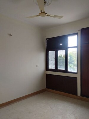 Room in 3 BHK Apartment at Vaish CHS, Sector 45 – for Sale