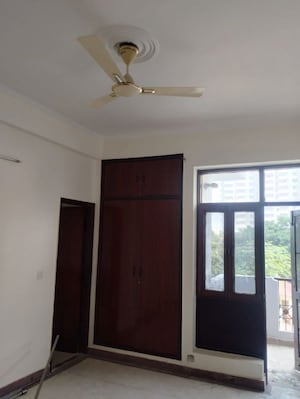 Room in 3 BHK Apartment at Vaish CHS, Sector 45 – for Sale