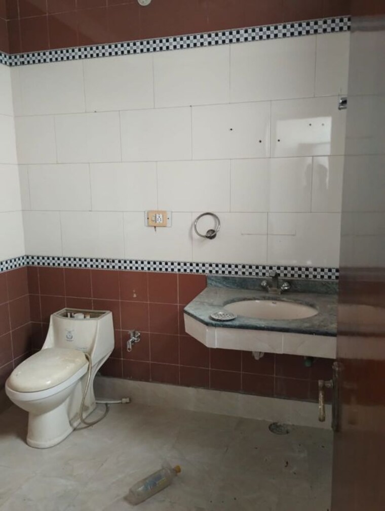 Bathroom, vaish-chs 3 Bedroom 1650 Sq.Ft. Apartment In Sector 45 Faridabad 10776659