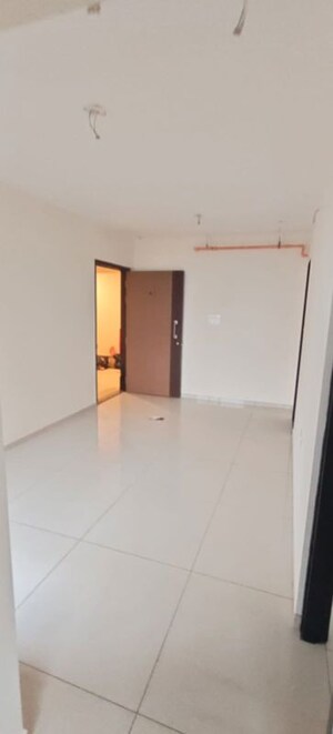 Room in 1 BHK Apartment at Chandak 34 Park Estate, Goregaon West – for Rent