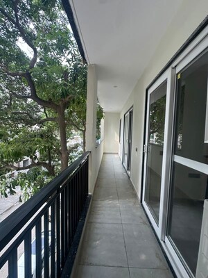 Balcony in 2 BHK Builder Floor at Dlf Phase V – for Rent