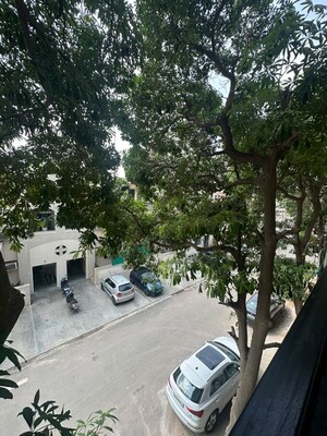 Balcony in 2 BHK Builder Floor at Dlf Phase V – for Rent