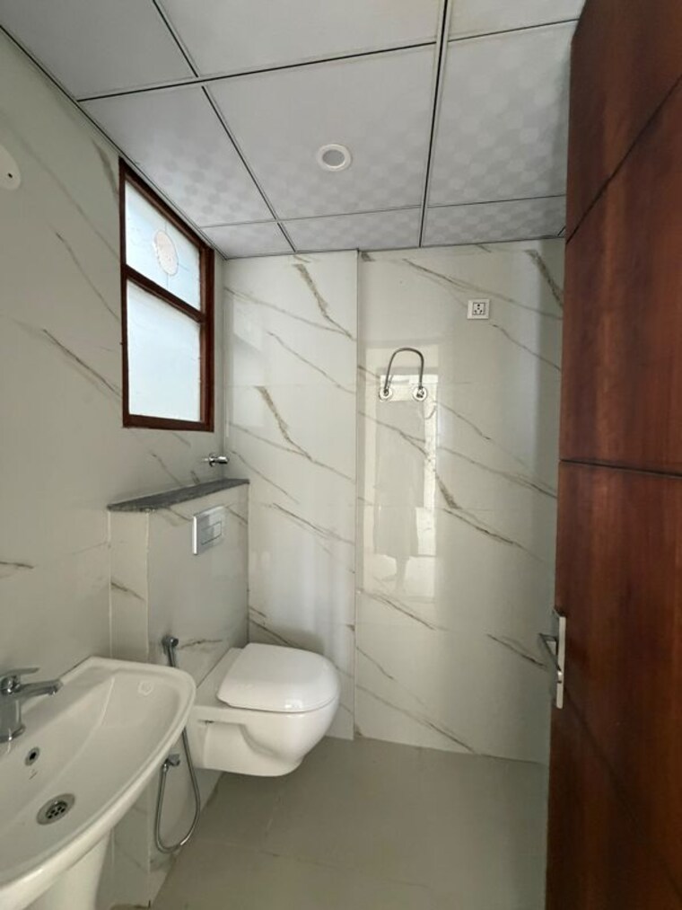 Bathroom, the-suman-marvelous 3 Bedroom 1895 Sq.Ft. Apartment In Ramgarh Bhudda Zirakpur 10776681