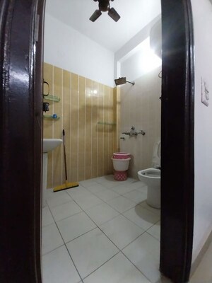Bathroom in 3 BHK Builder Floor at Rajendra Nagar Sector 3 – for Rent