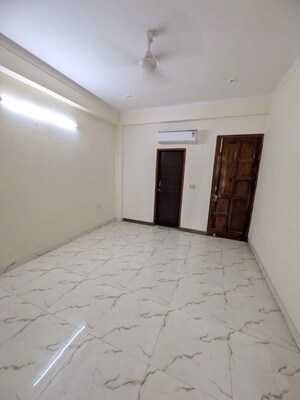 Room in 3 BHK Builder Floor at Sector 57 – for Rent