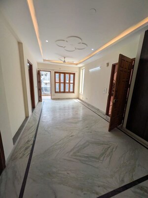 Room in 3 BHK Builder Floor at Sector 57 – for Rent