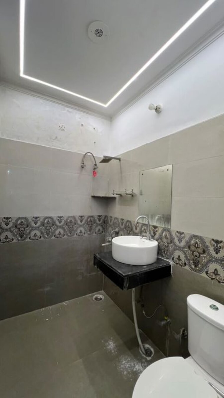 Bathroom, shri-devaji-residency 2 Bedroom 113 Sq.Yd. Apartment In Dhakoli Zirakpur 10776771