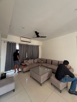 Team Area in 4 BHK Builder Floor at SS Linden, Sector 84 – for Rent
