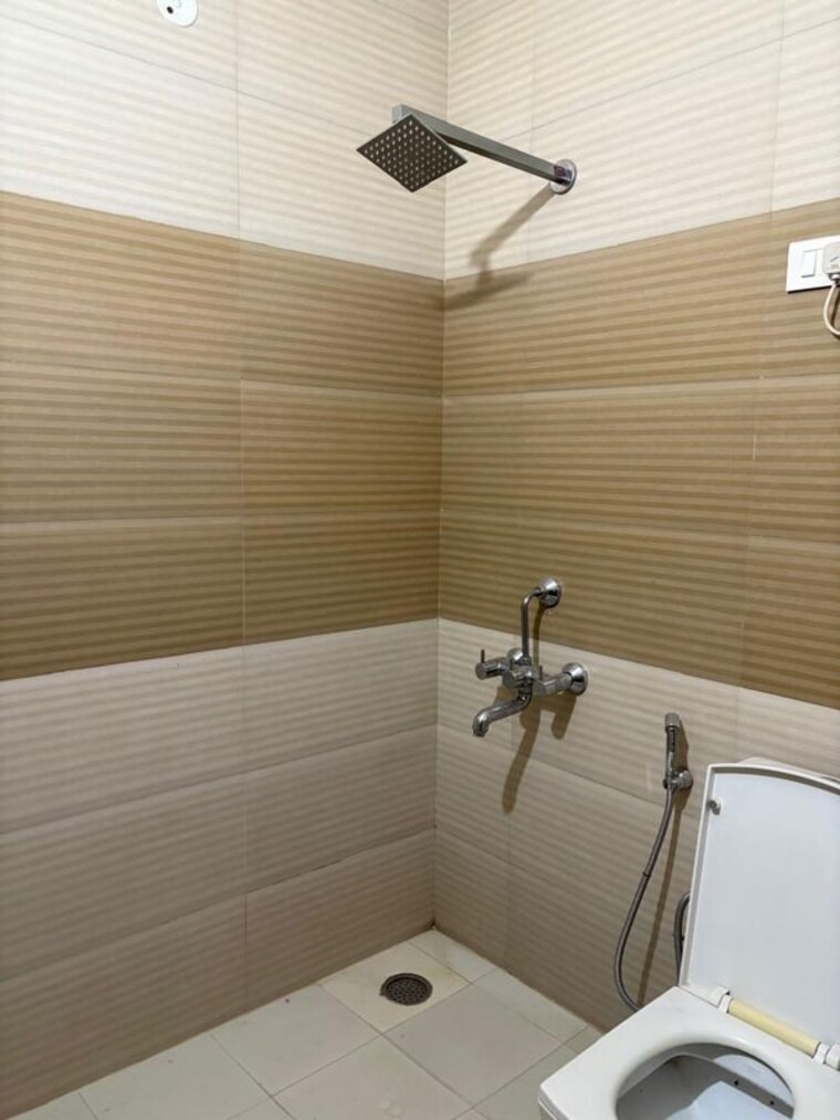 Bathroom, sector 45 3 Bedroom 1818 Sq.Ft. Builder Floor In Sector 45 Gurgaon 10776773