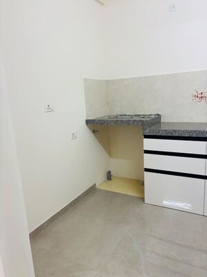 Room in 1 BHK Apartment at Piramal Vaikunth, Balkum Pada – for Rent