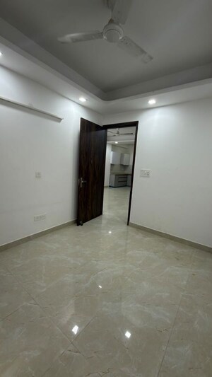 Room in 2 BHK Apartment at Saket – for Rent