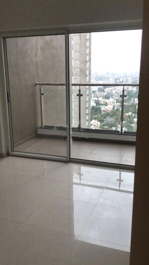 Room in 3 BHK Apartment at Runwal The Central Park, Chinchwad – for Rent