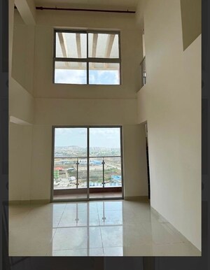 Room in 2 BHK Apartment at Gera Planet Of Joy, Kharadi – for Rent