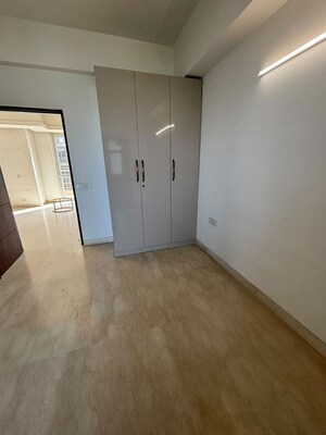 Room in 3 BHK Apartment at Puri Diplomatic Greens Villas, Sector 111 – for Rent