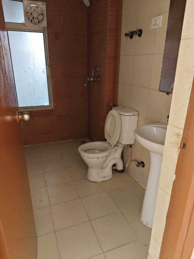 Bathroom, mahagun-mywoods 2 Bedroom 1000 Sq.Ft. Apartment In Sector 16c Greater Noida Greater Noida 10776856