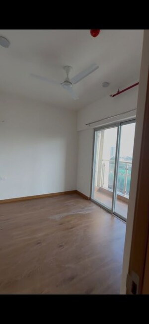 Room in 3 BHK Apartment at Gera Planet Of Joy, Kharadi – for Rent