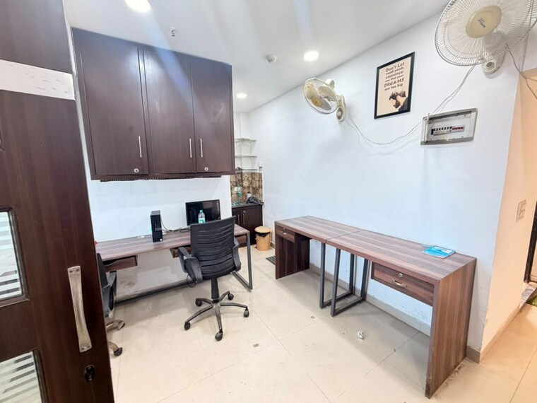 Team Area, netaji subhash place Commercial Office Space 489 Sq.Ft. In Netaji Subhash Place Delhi 10776890
