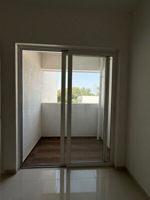 Room in 1 BHK Apartment at Kolte Patil Life Republic, Hinjewadi – for Rent