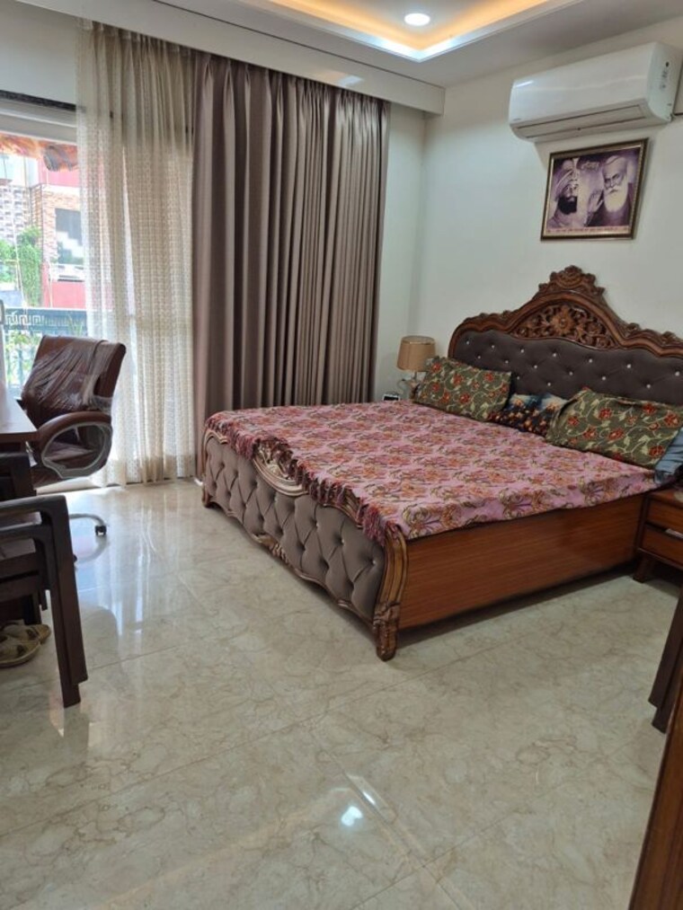 Bedroom, vipul-world-floors 3.5 Bedroom 192 Sq.Yd. Builder Floor In Sector 48 Gurgaon 10776988