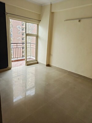 Room in 3 BHK Apartment at Aims Golf Avenue I, Sector 75 – for Rent