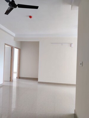 Room in 2 BHK Apartment at Mantri Webcity, Hennur Road – for Rent