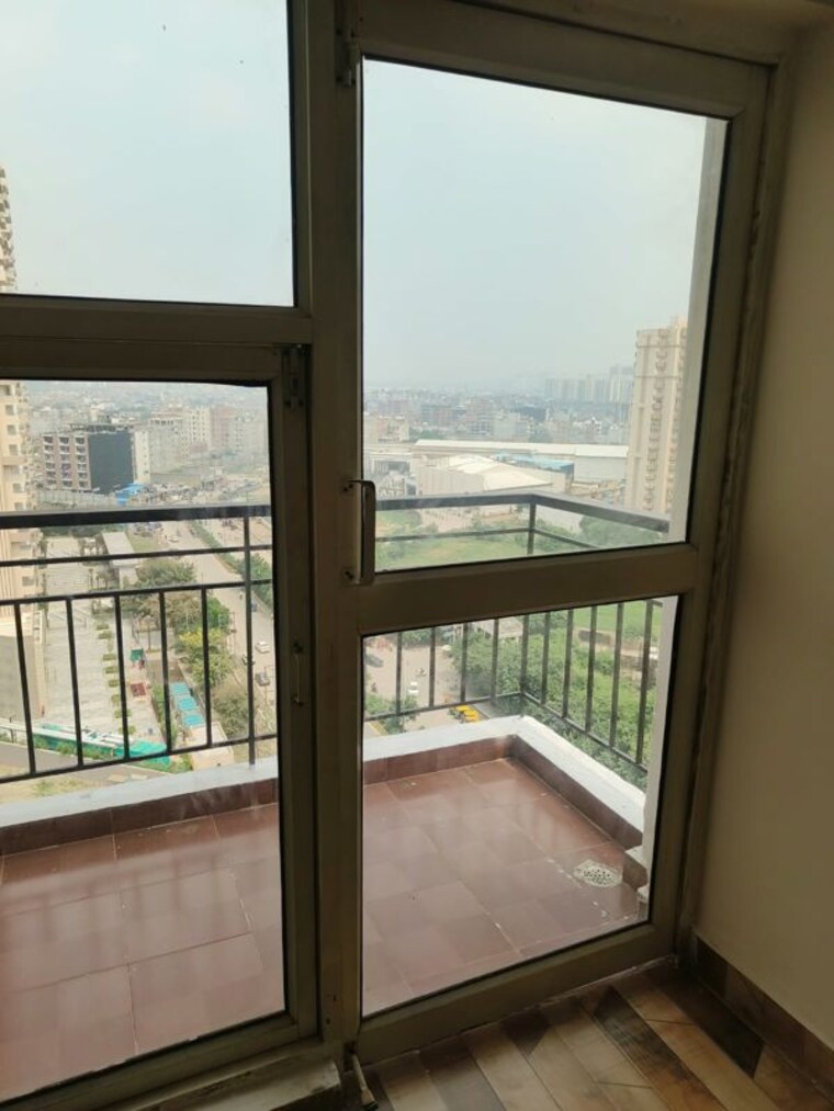 Room, aims-golf-city 3 Bedroom 1350 Sq.Ft. Apartment In Sector 75 Noida 10777056