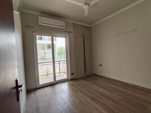 Room in 3 BHK Builder Floor at Central Park Flower Valley, Sohna Sector 33 – for Rent