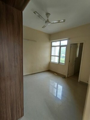 Room in 2 BHK Apartment at Shree Vardhman Mantra, Sector 67 – for Rent